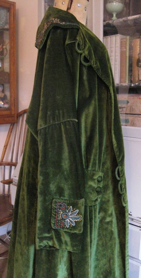 An original and fabulous opera coat dating from the 1920's. The label reads "Frank Stein and Co, Oshkosh" Made in a rich green silk velvet with lovely Arts and Crafts embroidered details on the collar and cuffs. It fastens with large covered buttons at the neck and on the hips. Sideway Callot Soeurs, Opera Coat, Hippy Chic, Look Retro, Velvet Coat, Aesthetic Movement, Antique Clothing, Velvet Fashion, Edwardian Fashion