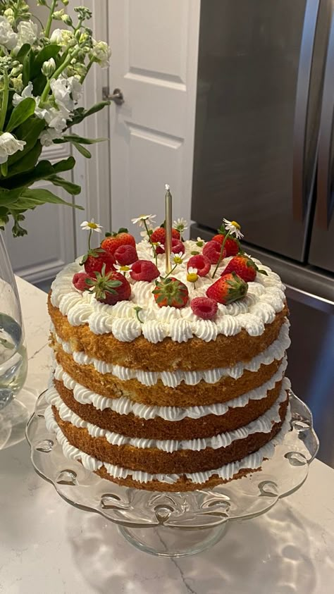 Birthday Cake Strawberry, Cake Spring, Birthday Cake Cake, Cake Strawberry, Cake Aesthetic, Cake Flower, Spring Cake, Cute Baking, Pretty Dessert