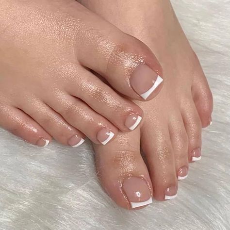 French Tip Gel Pedicure, Toe Nail Acrylic French Tip, Gel X Pedicure, White French Toes, French Nails Toes, Natural Toe Nails, Toe Acrylic Nails, French Tip Toenails, Simple Toe Nail Designs