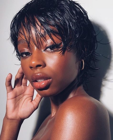 Short Blue Hair, Wet Look Hair, Twa Hairstyles, Short Dark Hair, Natural Hair Short Cuts, Girls Braids, Dark Skin Women, Makeup For Black Women, Wet Look