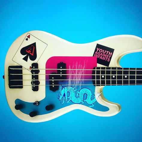 Ace bass Ace Copular Gorillaz, Ace Copular, Powerpuff Girls Movie, Monster Museum, Russel Hobbs, Jacket Designs, Monkeys Band, Benz Cars, Jamie Hewlett