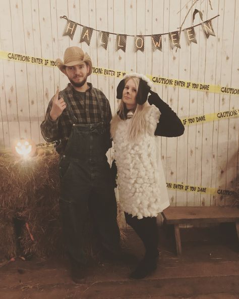 Farmer and his sheep. Couple costume! Cow And Farmer Costume Halloween, Country Costume, Farmer Halloween, Farmer Costume, Family Costume Ideas, Sheep Costume, Country Costumes, Farmer Family, Lamb Costume