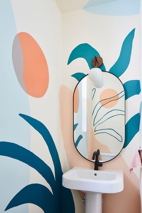 With a few layout tweaks and hand painted murals by artist Emily Eisenhart, designer Amity Worrel crafted a fresh and functional home for one Austin couple. Take the tour. Bathroom Mural, Plan Layout, Austin Homes, Smart Storage, Home Remodel, Mural Painting, Mural Art, Cheap Home Decor, Colorful Wallpaper