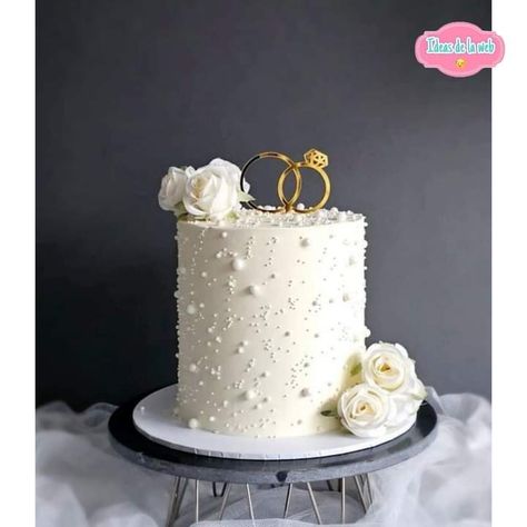 Chocolate Cake For Engagement, Engagement Cake White And Gold, White And Gold Engagement Cake, Nikkah Cake Ideas, 25th Anniversary Cake Ideas, Simple Nikkah, Nikkah Cake, 25th Anniversary Cake, 25th Wedding Anniversary Cakes