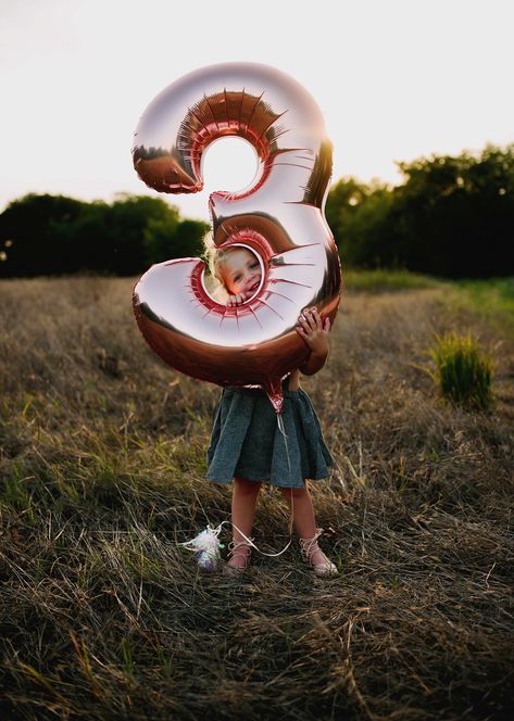 Toddler Birthday Pictures, Number Balloons Photoshoot, 3rd Birthday Photography, 3rd Birthday Pictures, Second Birthday Photos, 4de Verjaardag, Simple Birthday Decorations, Milestone Pictures