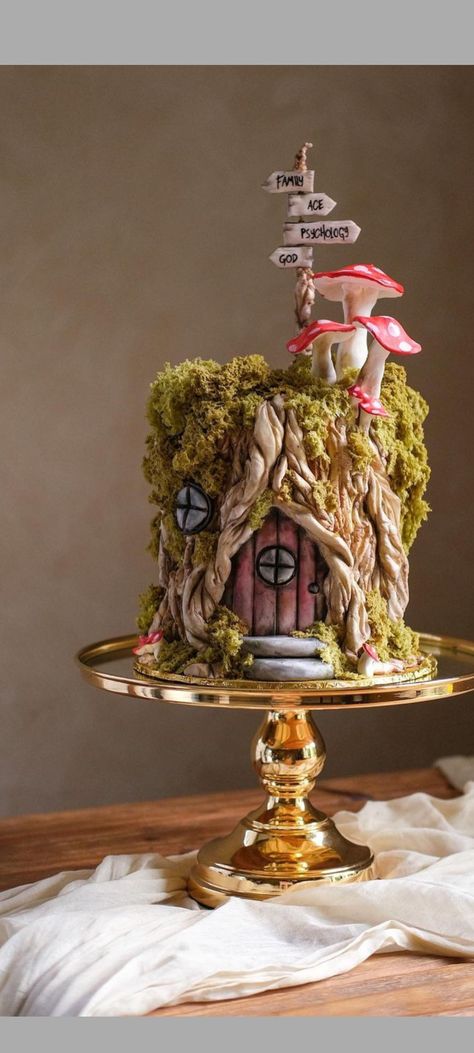 Woodland Fairy Cake Enchanted Forest, Fantasy Cakes Birthday, Mushroom House Cake, Mushroom Forest Cake, Fairy Door Cake, Enchanted Forest Cake Ideas, Enchanted Forest Cupcakes, Forest Fairy Cake, Enchanted Forest Theme Cake