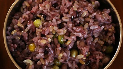 Multigrain Rice Recipe, Korean Captions, Multigrain Rice, Black Rice Recipe, Maangchi Recipes, Koreansk Mad, Rice With Beans, Recipe Korean, Bean Rice