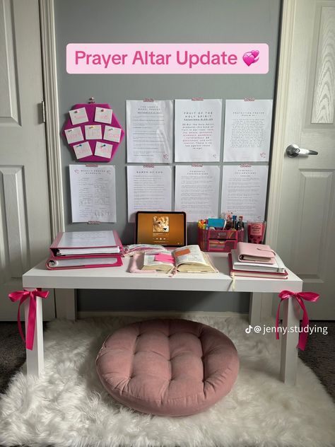 Altar Ideas Christian, Christian Altar, Diy Prayer Board, Prayer Altar, Prayer Room Ideas, Study Activities, Prayer Closet, Prayer Corner, Bible Ideas