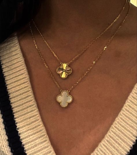 White Van Cleef, Van Cleef Aesthetic, Van Cleef Necklace, Money Necklace, Gold Vans, Four Leaf Clover Necklace, Clover Pendant, Gold Girl, Super Rich