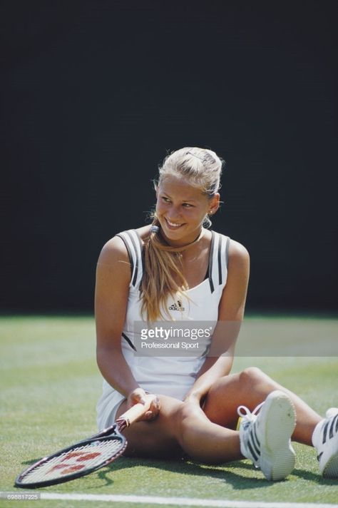 Anna Kournikova Tennis Hairstyles, Mode Tennis, Tennis Lifestyle, Tennis Aesthetic, Female Tennis, Anna Kournikova, Ladies Tennis, Tennis World, Vintage Tennis