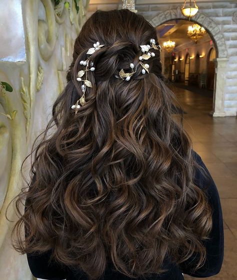 Bride's Sister Hairstyle, Sister Bride Hairstyle, Hairstyles For Sisters Wedding, Hairdo Sister Of The Bride, Sister Of The Bride Hair, Sister Of Bride Hairstyles, Bride Sister Hairstyle, Sister Of The Groom Hairstyles, Hairstyles For Bride Sister