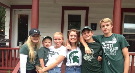 25 Things People With 5+ Siblings Know to be True - 5 Siblings, 3 Siblings, Big Families, The Odyssey, Alpha Delta Pi, Alpha Chi Omega, Alpha Delta, Alpha Chi, Family Humor