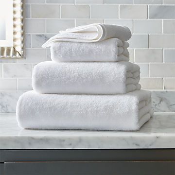 White Towels Aesthetic, Swimming Party, White Bath Towels, Egyptian Cotton Towels, Hotel Towels, Soft Bath Towels, Dobby Weave, White Bath, Turkish Cotton Towels