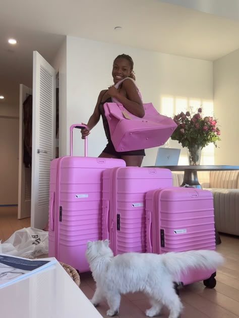 Pink Luggage Aesthetic, Suitcases Aesthetic, Luggage Aesthetic, Pink Suitcase, Pink Luggage, Cute Luggage, Pink Obsession, Pink Travel, Travel Chic