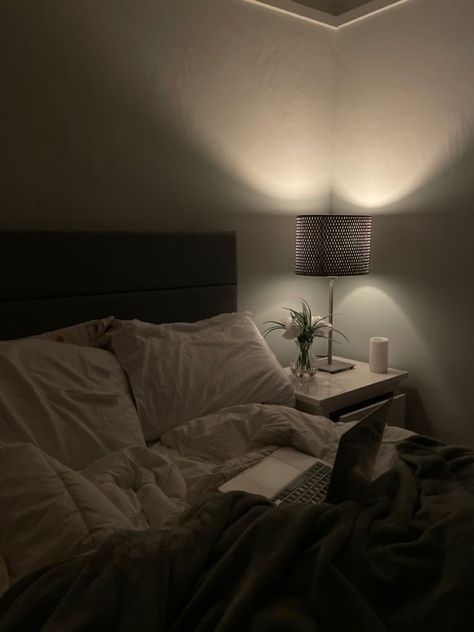 777 Cozy Room Aesthetic Dark, Cozy Bedroom Aesthetic Dark, Aesthetic Dark Room, Room Inspo Dark, Future Apartment Decor, Room Redesign, Dream House Rooms, Redecorate Bedroom, Minimalist Room