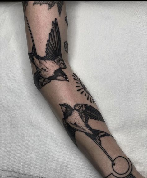 Jewlery Tattoo, Swallow Tattoo Design, Bluebird Tattoo, Swallow Tattoo, Tattoo People, Tattoo Now, Tattoo Portfolio, Modern Tattoos, Tattoo Feminina