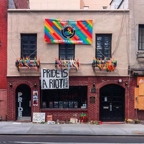 Stonewall Inn, Nyc Street, Happy Pride, Pride Parade, First Anniversary, Equal Rights, Street Scenes, Gay Pride, Liquor