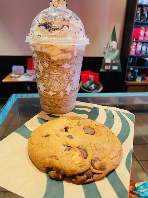 You Can Get A Cookie Crisp Frappuccino At Starbucks That Will Make You Go Cuckoo Starbucks Cookies, Cookie Crisp, Toffee Nut, Cool Fidget Toys, Rainbow Sherbet, Coffee Shop Aesthetic, Starbucks Secret Menu, At Starbucks, Milk Shakes