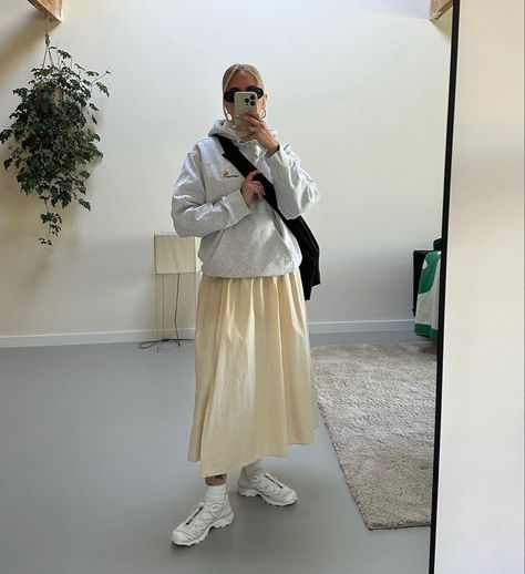 White Salomon Xt6 Outfit, White Skirt Midi, Salomon Summer Outfit, White Salomon Outfit, Salomon Xt6 Outfit Summer, Salomon Xt6 Outfit Women, Salomon Outfit Skirt, Salomon Shoes Women Outfits, Salomon Xt6 Turtledove