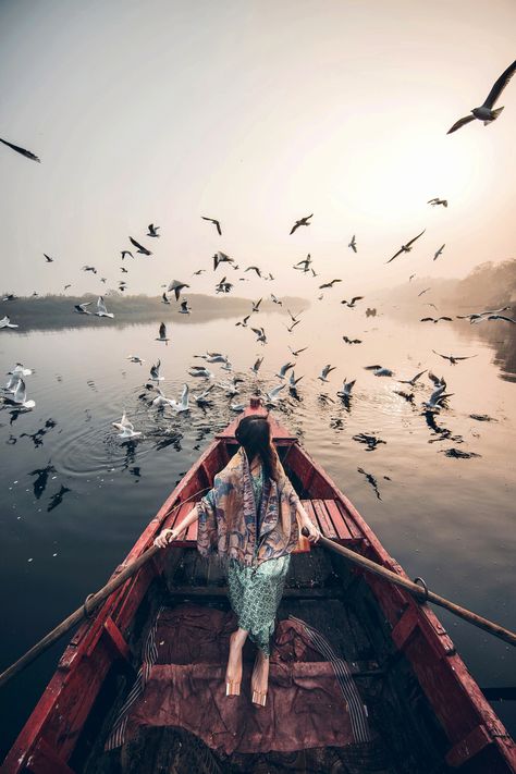 Hiramao Lee - Yamuna River, India Yamuna Ghat, City Streets Photography, Travel Pose, Portrait Model, Travel Pictures Poses, Varanasi, Album Photo, Photo Contest, Picture Poses