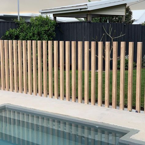 DECO Australia on Instagram: “Some backyard inspiration for your Sunday 😃 Posted @withregram • @dwtbuilt Squeezed this little love job in last week. 65mm Tassie Oak…” Timber Batten Pool Fence, Wood Pool Fence, Pool Fencing Ideas Australia, Pool Fence Ideas Australia, Pool Area Ideas, Pool Fencing Landscaping, Pool Fence Ideas, Decorative Screens Outdoor, Aluminium Balustrades