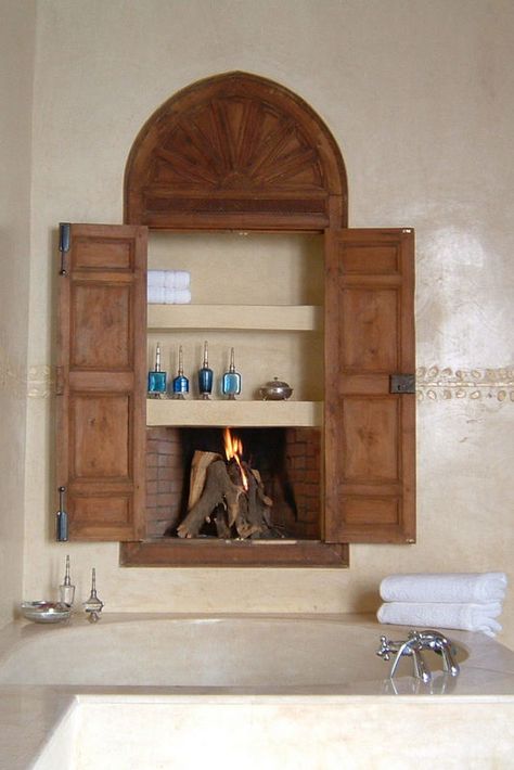 Bathroom Moroccan Style, Build In Closet, El Fenn Marrakech, Bathroom Textiles, El Fenn, Moroccan Houses, Little Beach House, Moroccan Bathroom, Moroccan Riad