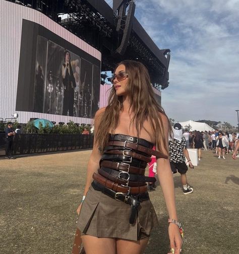 Lollapalooza Outfit Ideas, Coachella 23, Coachella Pictures, Lollapalooza Fashion, Black Festival Outfit, Lollapalooza Outfit, Rave Fit, Boho Festival Outfit, Festival Inspo