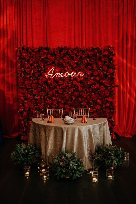 Wedding Decor Red Roses, Reception Backdrop Wedding, Red Rose Wedding Theme, Wedding Photo Backdrop, Rose Wedding Decorations, Rose Flower Wall, Rose Wedding Theme, Bride Groom Table, Valentines Dinner