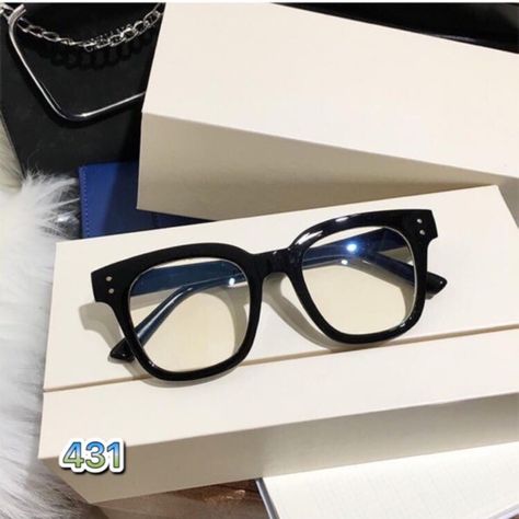 Glasses Frames Aesthetic, Frames Aesthetic, Types Of Sunglasses, Fake Glasses, Two Dots, Stylish Eyeglasses, Black Glasses, Uv400 Sunglasses, Trendy Glasses