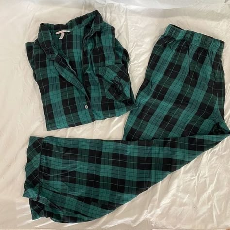 Aesthetic Pajama Outfit, Slytherin Girl Outfit, Slytherin Pajamas, Slytherin Aesthetic Outfit, Slytherin Dresses, Slytherin Outfit Ideas, Checkered Pajamas, Slytherin Dress, Slytherin Uniform