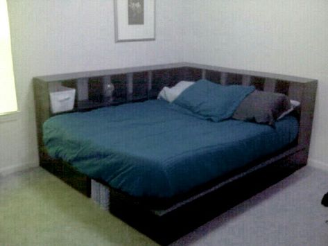 Corner bed made from cube shelving Cube Shelf Headboard, Queen Size Bed In Corner Of Room, Corner Headboard Ideas, Corner Bed Frame Ideas, King Size Corner Bed Ideas, Corner King Bed, Corner Queen Bed Ideas, Corner King Bed Ideas, King Bed In Corner Of Room