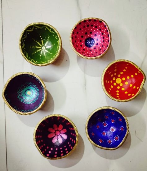 Diya Paintings Acrylic For Diwali, Decorate Diya For Diwali, Hand Painted Diyas, Painted Diyas For Diwali, Painting Diyas For Diwali, Prodip Design, Diya Designs Diwali, Diya Designs Painting, Diya Paintings Acrylic Ideas