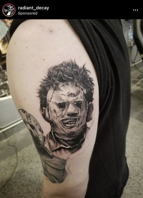 Leather Face Tattoo Design, Leatherface Tattoo Ideas, Leather Face Tattoo, Leatherface Tattoo, Horror Movie Tattoos Sleeve, Traditional Horror Movie Tattoos, Horror Movie Tattoos Ideas, Scary Movie Tattoos Leg Sleeve, Slasher Movie Tattoo Sleeve