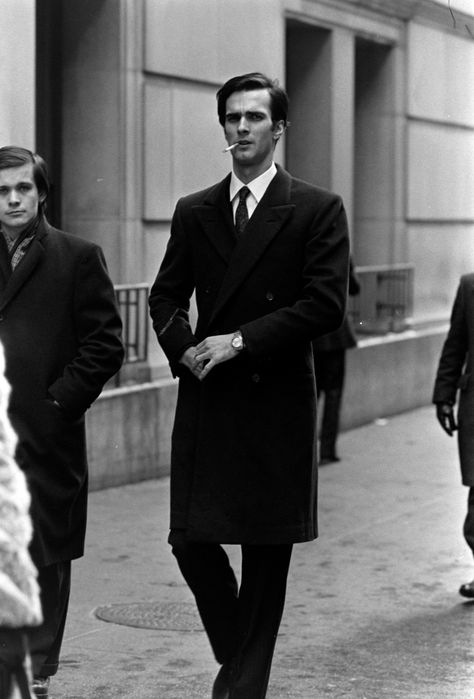 Wall Street Fashion, 80s Suit, Preppy Old Money, Old School Fashion, Men Fashion Classy, Gentleman Aesthetic, New York Aesthetic, Vintage Mens Fashion, Power Dressing