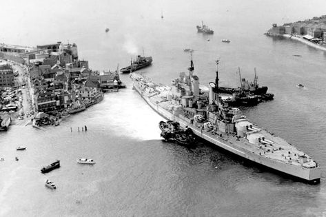 17 glorious photos remembering the Royal Navy’s ‘last battleship’ HMS Vanguard that will amaze you Hms Vanguard, Portsmouth Harbour, She Is Broken, Isle Of Wight Festival, Spice Island, The Breakers, Health Business, Retro Photo, Family Car