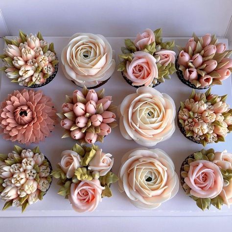 53rd Birthday, Fancy Cupcakes, Icing Flowers, Cupcake Decoration, Beautiful Cake Designs, Cupcake Cake Designs, Floral Cupcakes, Cake Decorating Piping, Cupcake Bouquet