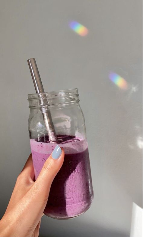 Aesthetic Smoothie Pictures, Smoothie Asethic, Purple Smoothie Aesthetic, Vision Board Purple Aesthetic, Smoothie Drink Aesthetic, Smoothies Aesthetic, Aesthetic Smoothie, Purple Smoothie, Smoothie Aesthetic