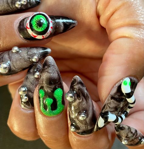 Black and white with glow in the dark halloween nails. Stilleto medium nails. Beetle juice eyeballs slime cosmic background witchy sparkly 3d at home Eyeball Halloween Nails, Eyeball Nails Acrylic, Eyeball Nails, 3d Eyeball Nails, Halloween Googly Eye Nails, Halloween Nails Googly Eyes, Beetlejuice, Halloween Nails, Beauty Nails