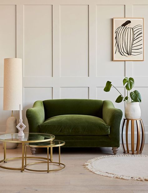 Podcast Setup, Scandi Furniture, Vintage Leather Sofa, Velvet Furniture, Sofa Inspiration, Snuggle Chairs, Green Sofa, Stylish Living Room, Sofa Styling