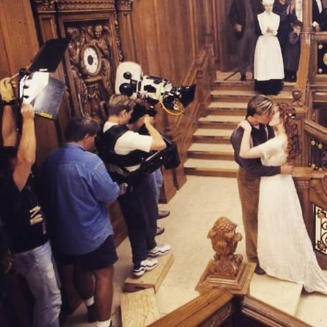 Titanic On Set Behind the Scenes Filming Titanic Behind The Scenes, Leo And Kate, Jack And Rose, Titanic History, Titanic 1997, Jack Rose, Jack Dawson, Young Leonardo Dicaprio, Titanic Movie