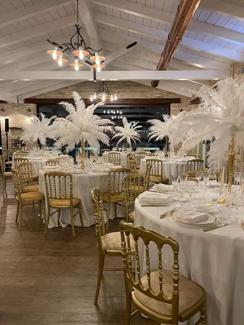 1920s Gatsby Aesthetic, The Great Gatsby Party Theme Decoration, 1920s Centerpieces, Gatsby Party Aesthetic, Great Gatsby Centerpiece, Great Gatsby Sweet 16, Gatsby Centerpieces, Mafia Theme Party, Gatsby Sweet 16