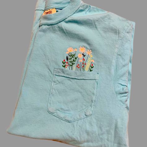 Embroidered Pocket Tees, Embroidery Designs For Tshirts, Embroidery Tee Shirts, Embroidered T Shirt Ideas, Embroidery On T Shirt, T Shirt Embroidery Ideas, Machine Embroidery Inspiration, Embroidery On Tshirt, Embroidery Inspiration Clothing