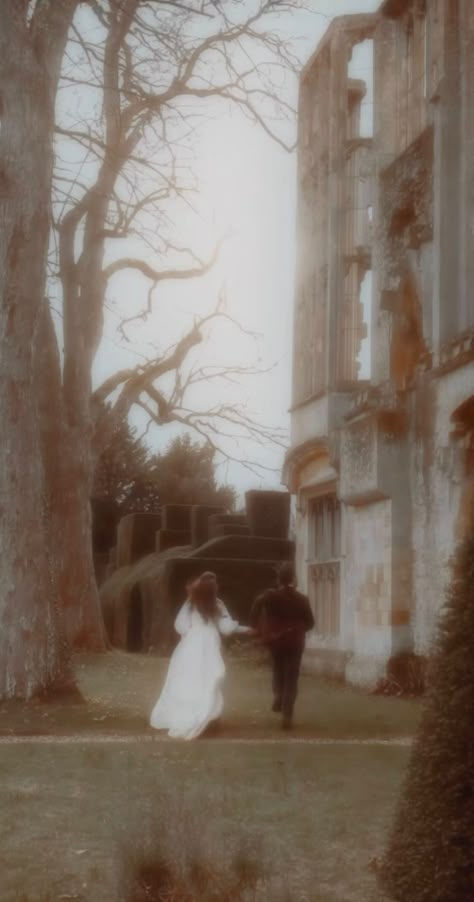 Victorian Couple, Lovers Pics, Fairytale Aesthetic, Best Friend Pictures Tumblr, Dreamy Photography, Vintage Couples, Shadow Photos, Dark Nature, Dark Nature Aesthetic