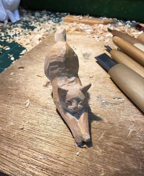 Wooden Carving, Cat Sculpture, Arte Inspo, Clay Art Projects, Wood Carving Art, Whittling, Drawing Tips, 귀여운 동물, Pretty Art