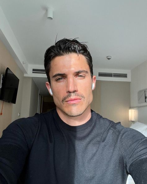 Alex Gonzalez (@alexgonzalezact) • Instagram photos and videos Alex Gonzalez, Spanish Actors, Robert Williams, Alex G, Happy Boy, I Series, Serie Tv, Actors, Photo And Video