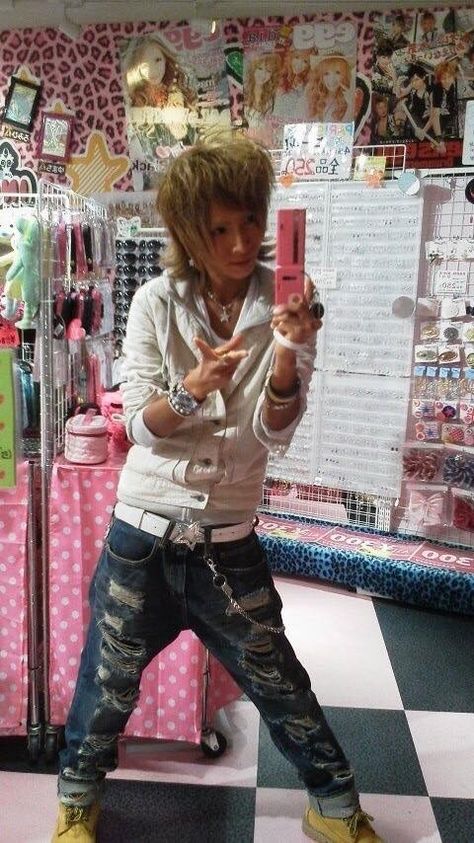 Male Gyaru Fashion, Gyaru Men, Gyaruo Men Fashion, Gyaruo Fashion, Male Gyaru, Gyaru Boy, Fashion Genres, Gyaru Aesthetic, Alternative Subcultures