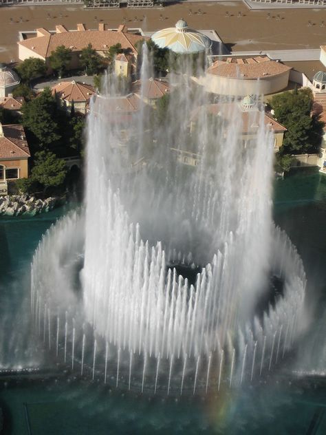 Modern Water Feature, Bellagio Las Vegas, Modern Fountain, All About Water, Fountain Design, Water Pictures, Waterfall Adventure, Waterfall Fountain, Valley Of Fire