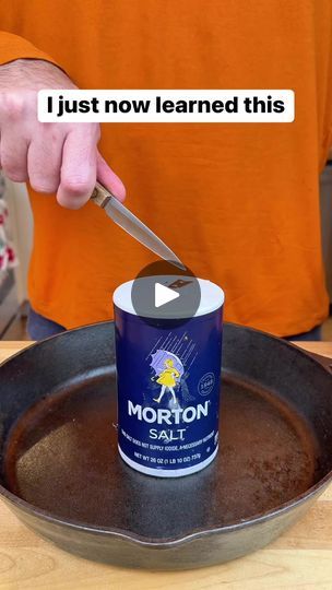 Diy Salt Shaker, Salt Container, Morton Salt, Amazing Food Hacks, Easy Hacks, Diy Cooking, Sprinkle Salt, Cooking Hacks, Cast Iron Cooking