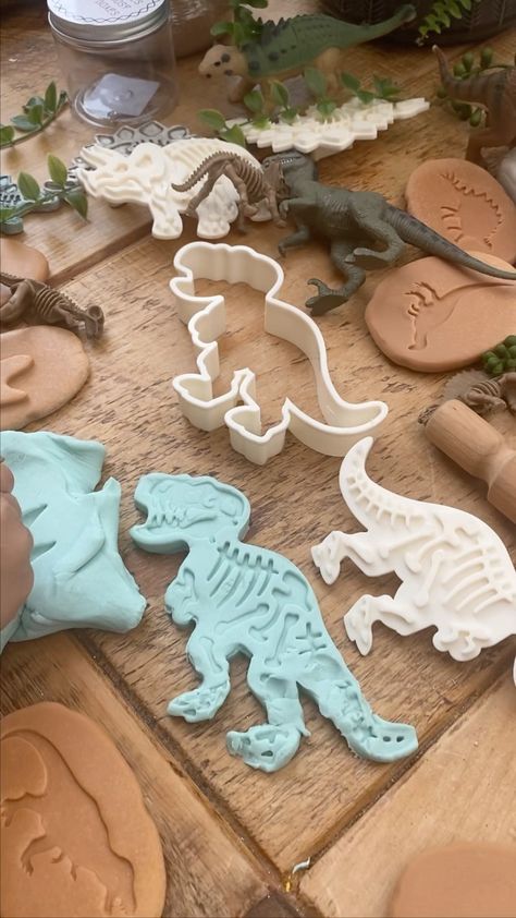 Play Dough Dinosaur, Dinosaur Playdough, Dinosaur Play, Play Ideas, Dinosaur Kids, Play Dough, Kids Events, Sensory Play, Kids Activities