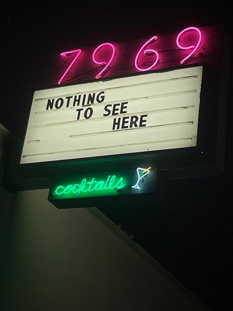 LA Night nightlife los angeles delilah west hollywood night neon La Nightlife Aesthetic, Los Angeles Night Life, West Hollywood Aesthetic, Los Angeles Aesthetic Night, La Night Life, They Wish They Were Us, Los Angeles Nightlife, Club Story, Los Angeles At Night